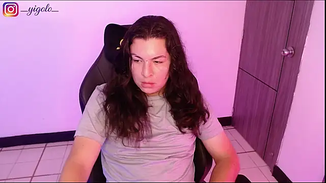 XXX chat uživo modela Yigolo__