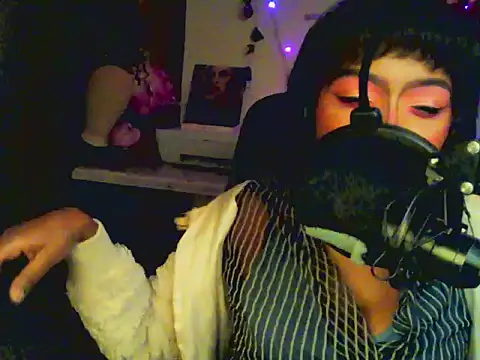 Anaconda2350 live XXX chat