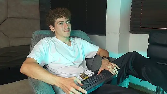 Tyler_Mcrey: απευθείας συνομιλία ΧΧΧ