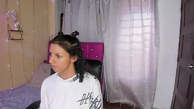 DaliaKhemu Adlı Modelin Canlı XXX Sohbeti