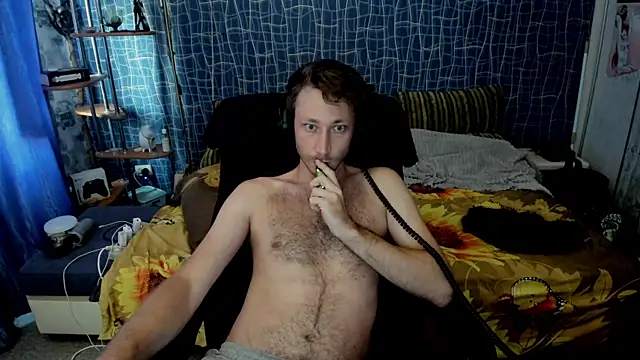 CuteBoy228 Show in webcam