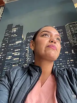Sara-77's Webcam Show