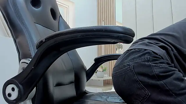 adams_bobby Live XXX-Chat