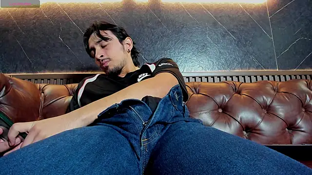 LatinShortt live XXX chat