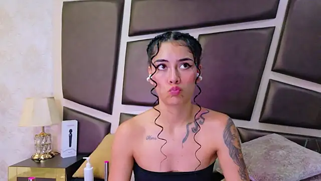 NicoleEsposito Adlı Modelin Canlı XXX Sohbeti