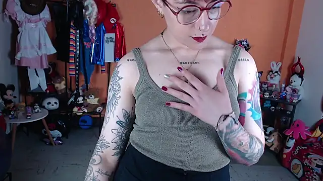 Chat +18 de MissMiia2 ao vivo