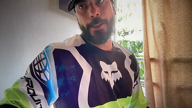 romeolovedark Adlı Modelin Canlı XXX Sohbeti
