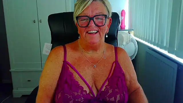 BridgetBlueEyes Chat XXX live