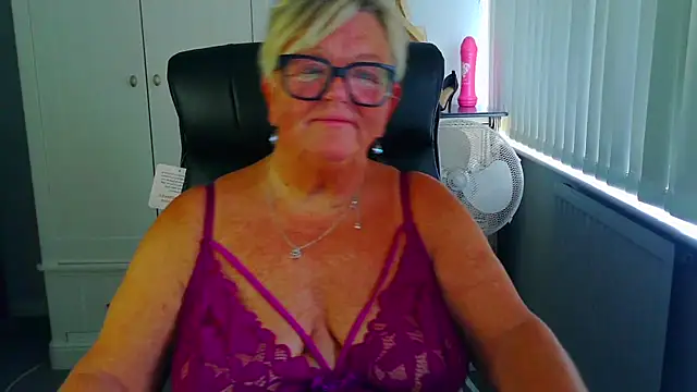 BridgetBlueEyes Adlı Modelin Canlı XXX Sohbeti