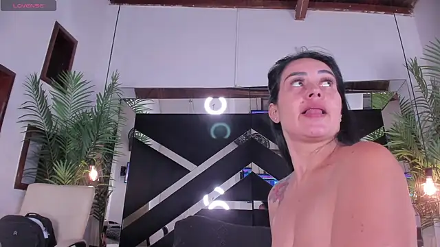Chat +18 de emily-fox ao vivo