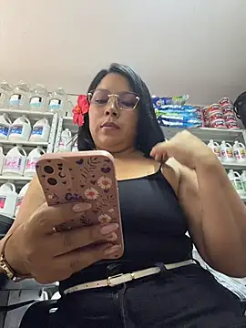 Chatroom XXX en direct de ISABELLA__LUNA