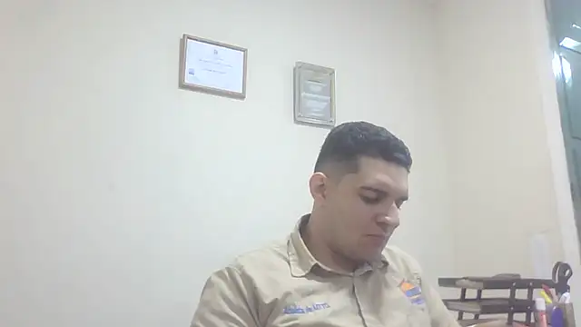 Chat +18 de Officeb0y ao vivo