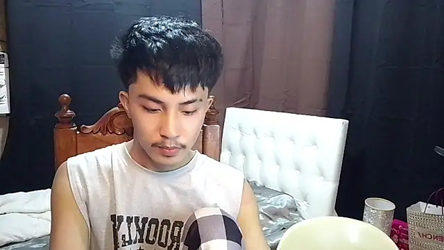 Urloverhardcock's Live XXX Chat