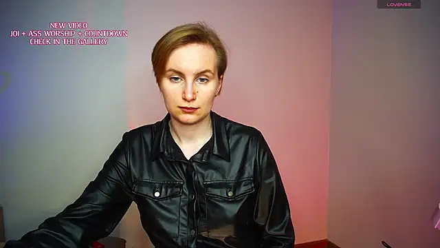 Chat +18 de KinkyMissCherry ao vivo