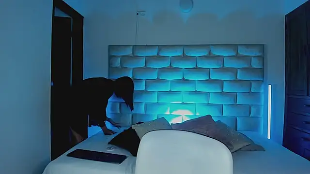 XXX chat uživo modela HollyGrey_