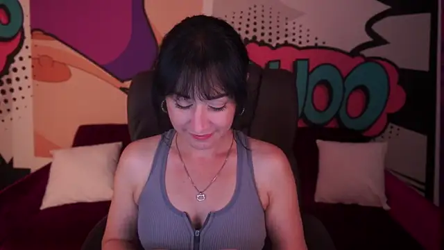 Chatroom XXX en direct de CarolinaaFoxyyy