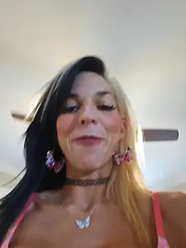 lil_jiggly Show in webcam