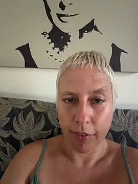 Chatroom XXX en direct de MariaWinter