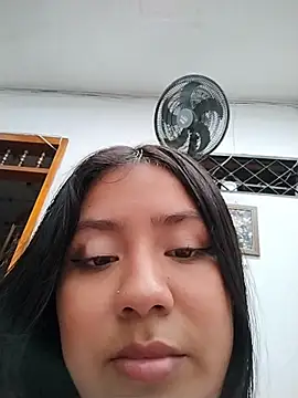 Amber_Herrera Adlı Modelin Canlı XXX Sohbeti