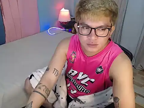 Онлайн чат XXX Fuckboii_intown
