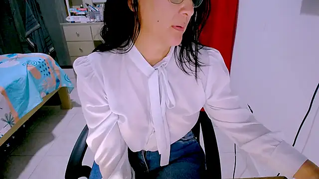 دردشة BitterMomXxx الجنسية المباشرة