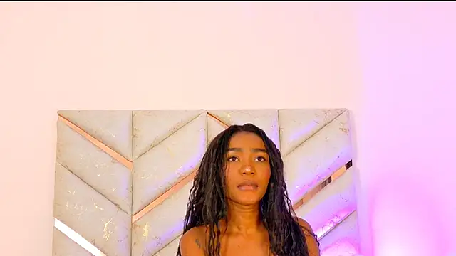 AlanaDoll Adlı Modelin Canlı XXX Sohbeti
