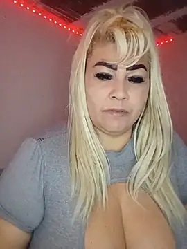 צ'אט XXX בשידור חי של BonniAdams