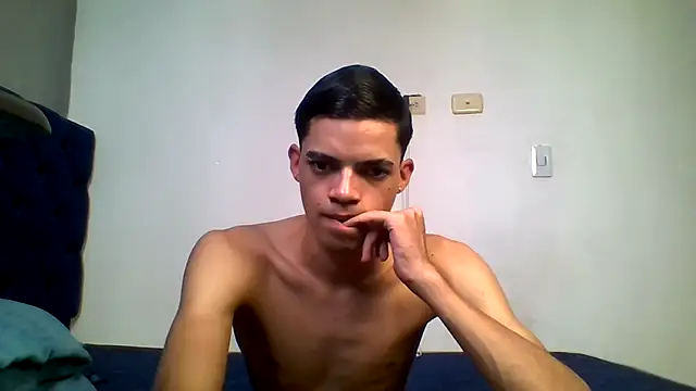 Latinos_2001 Adlı Modelin Canlı XXX Sohbeti