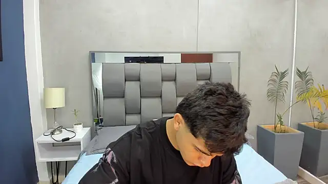 Charlie___Musk Adlı Modelin Canlı XXX Sohbeti