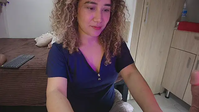 Charlotte11-11 Adlı Modelin Canlı XXX Sohbeti