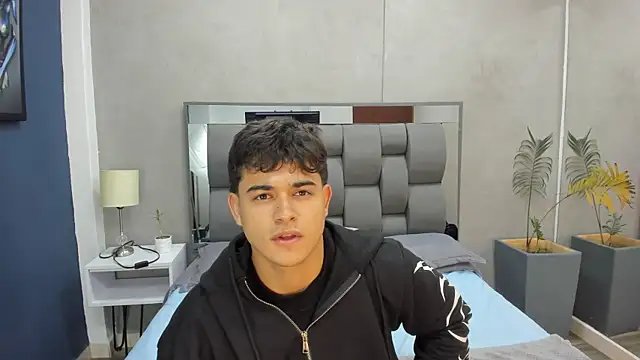Chat +18 de Charlie___Musk ao vivo