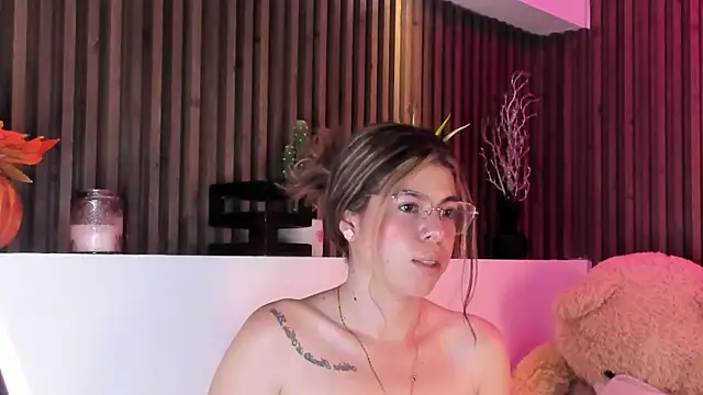 MiaTorres4 Adlı Modelin Canlı XXX Sohbeti
