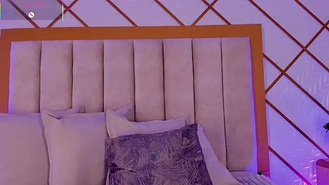 Chat +18 de ZaraVesari ao vivo