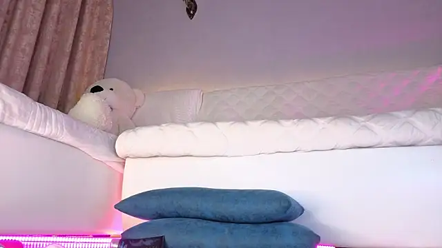 XXX chat uživo modela Ellijoys
