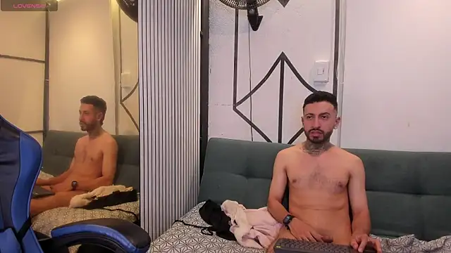 צ'אט XXX בשידור חי של StevenAndLaura