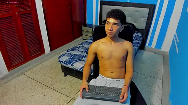 efrain_boy's Live XXX Chat