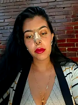 Luianna Adlı Modelin Canlı XXX Sohbeti