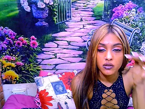 IndianPretty14u2Luv's Live XXX Chat