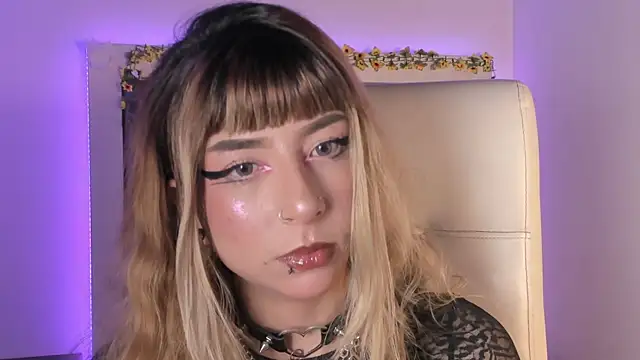adhalee_js Adlı Modelin Canlı XXX Sohbeti