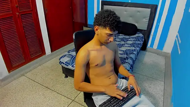 efrain_boy Chat XXX live