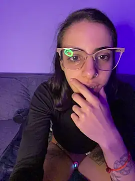 Poison_Ivy_29's Live XXX Chat