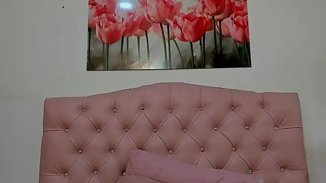 pinky_f00x's Live XXX Chat