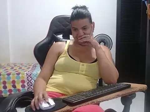 Chat +18 de Adriana_0312 ao vivo