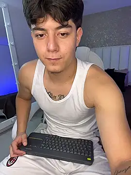 Živý XXX chat MaxCruz_