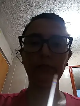 IsaxFox03 Adlı Modelin Canlı XXX Sohbeti