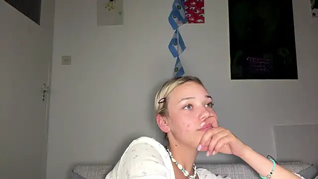 Kassejent élő XXX-chatje