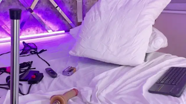 AmmyJones_'s Live XXX Chat