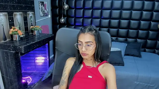 Živý XXX chat KarlaSlutSkinny__