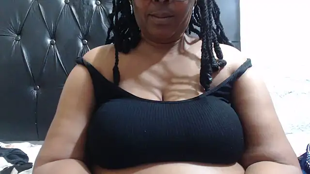 Ebonyboobsmilk's Live XXX Chat