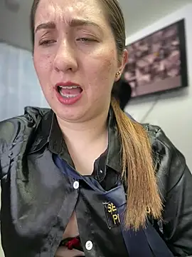 suzy-111 Show in webcam
